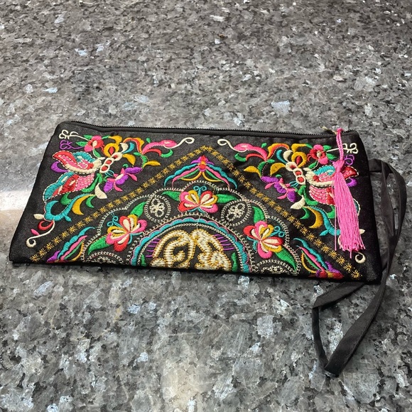 Embroidered Tibetan colorful butterfly clutch / NWOT - Picture 3 of 7